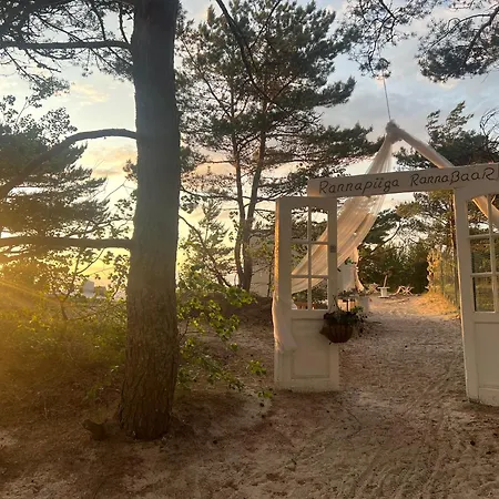 Holiday home Ainulaadne Ringmaja Liivaranna Laeheduses